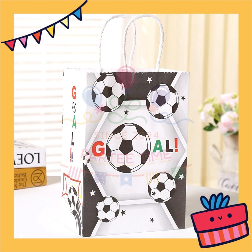 ParteeTime Birthday Kids 1pcs Football Party Favor Gift Bags with Handle Paper Bag Doorgift Packaging Goodies Bag Gift